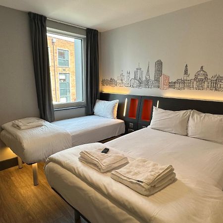 Easyhotel Кардіфф Екстер'єр фото