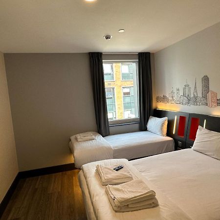 Easyhotel Кардіфф Екстер'єр фото