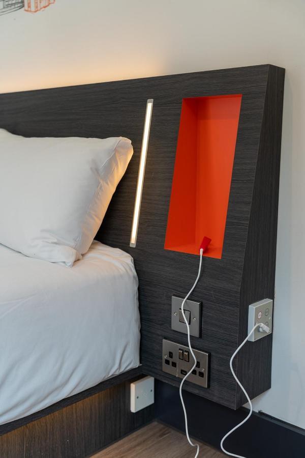 Easyhotel Кардіфф Екстер'єр фото