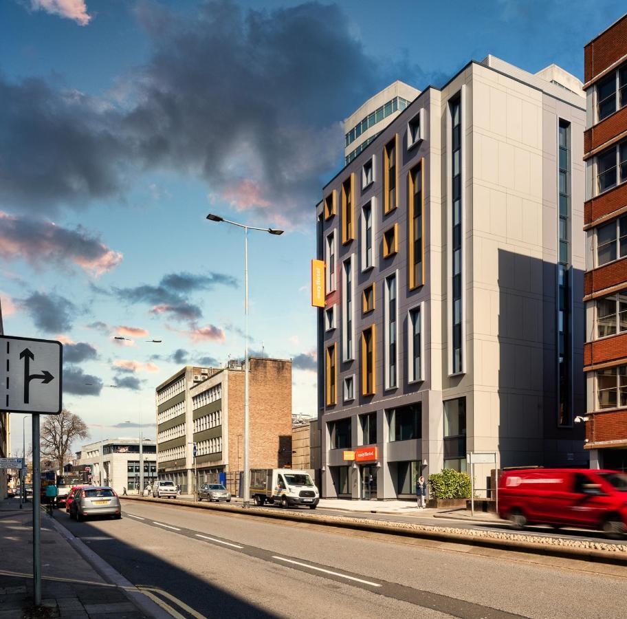 Easyhotel Кардіфф Екстер'єр фото